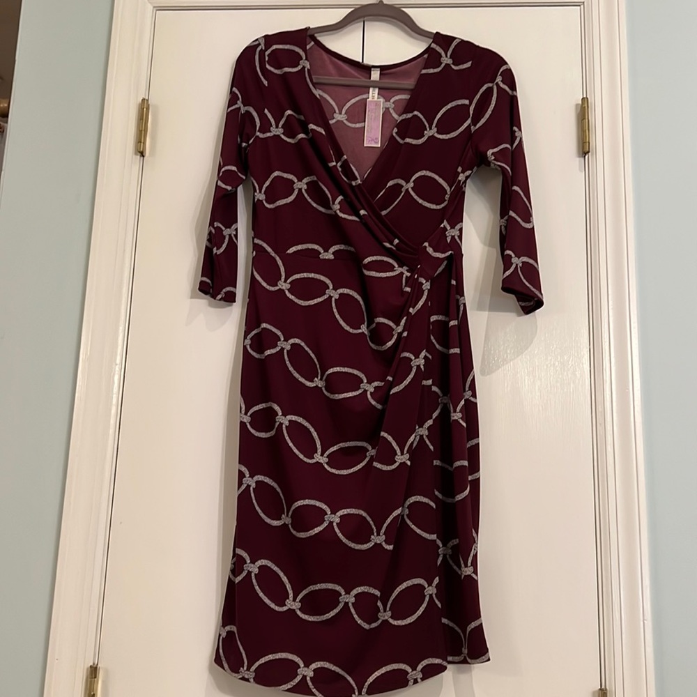 NWT Gilli Deep Wine with Gray Chain Design Wrap Style Jersey Dress Size Large